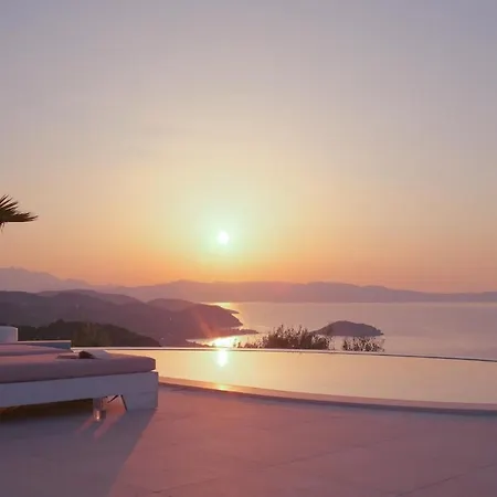 Kikinou Villa Tourlotí